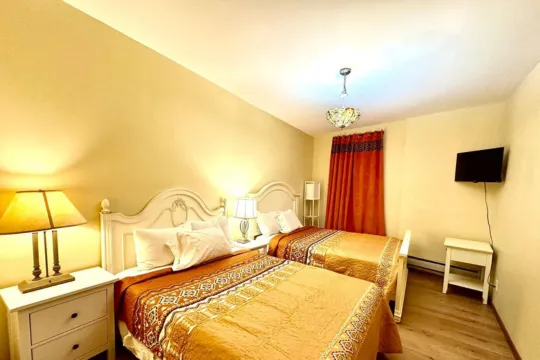 Budget Room (Shared Bathroom) (2)